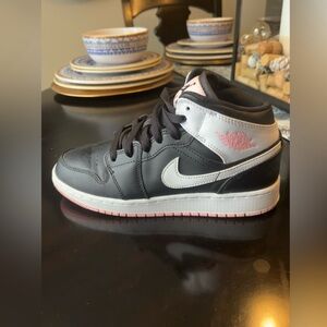 Jordan Youth Air 1 Mid (GS) Arctic Punch - Size 4.5Y #airjordan #sneakers